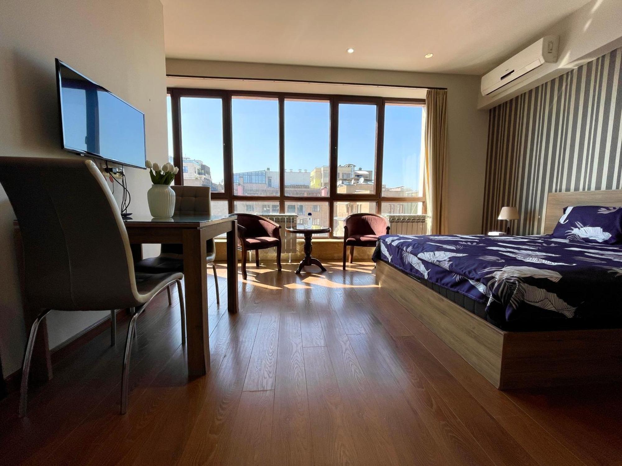 Apartment In Yerevan City Center Republic Square Self Check-In Eksteriør billede